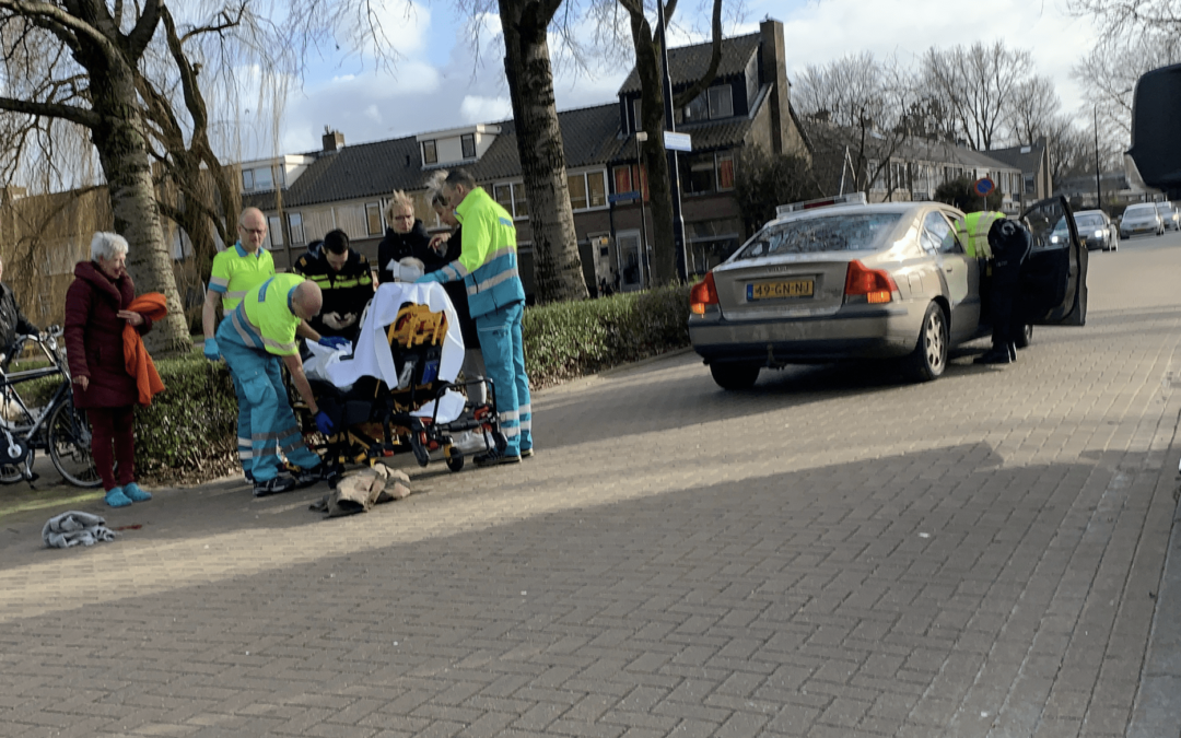 Fietser flink gewond aan hoofd na aanrijding