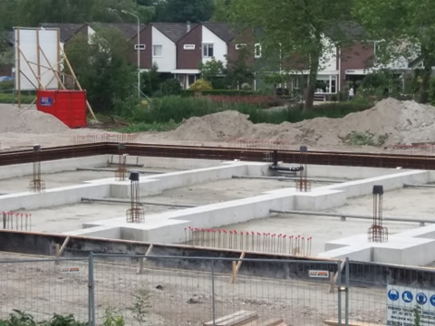 Bouw van de nieuwe Deen in zuid-Scharwoude vordert gestaag