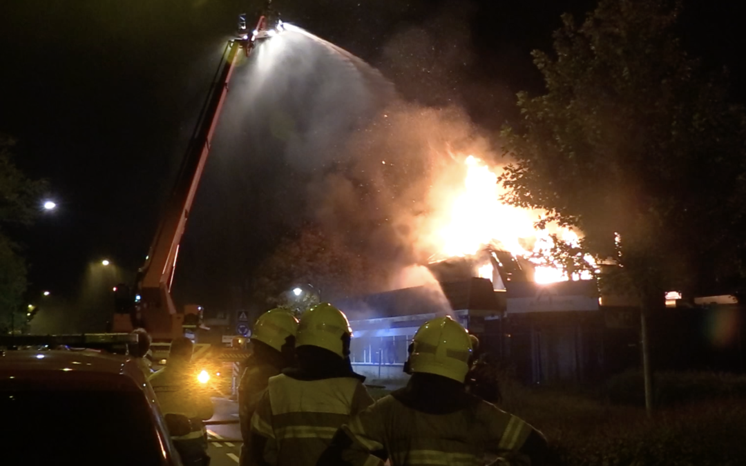 (video) Grote Brand in het oude wok restaurant Heerhugowaard