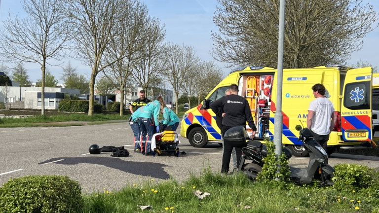 Scooterrijder gewond bij aanrijding op kruising Dulleweg / De Punt in Broek op Langedijk