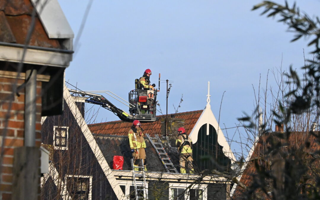 De Rijp – Schoorsteenbrand in oude centrum opgeschaald naar middelbrand