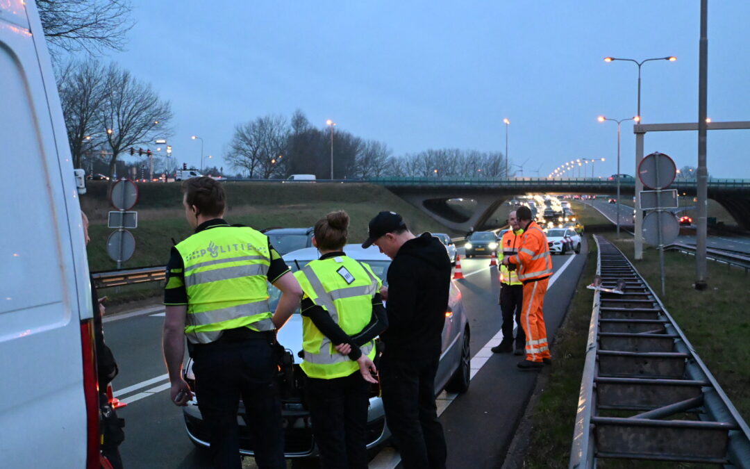 Ongeval op N242 richting Kooimeer veel schade