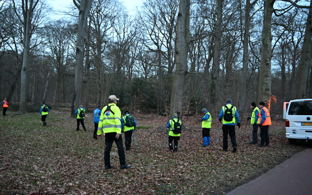 Grootschalige zoek actie in heilooerbos door Veteranen search Team
