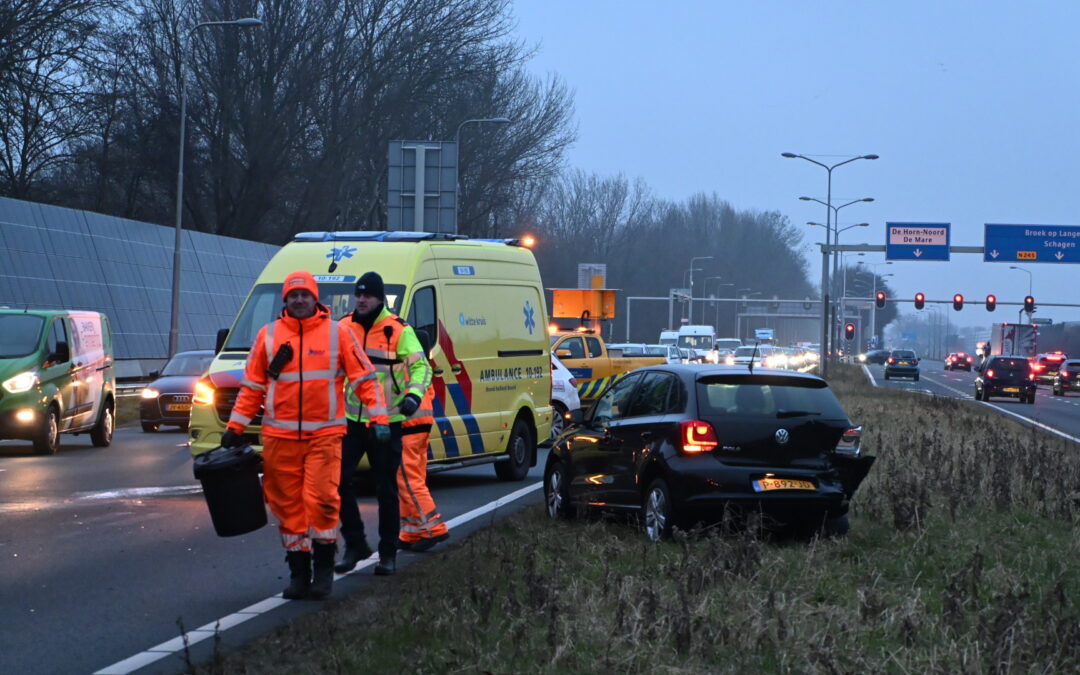 Vrouw naar het ziekenhuis na kopstaart botsing N245 in Alkmaar