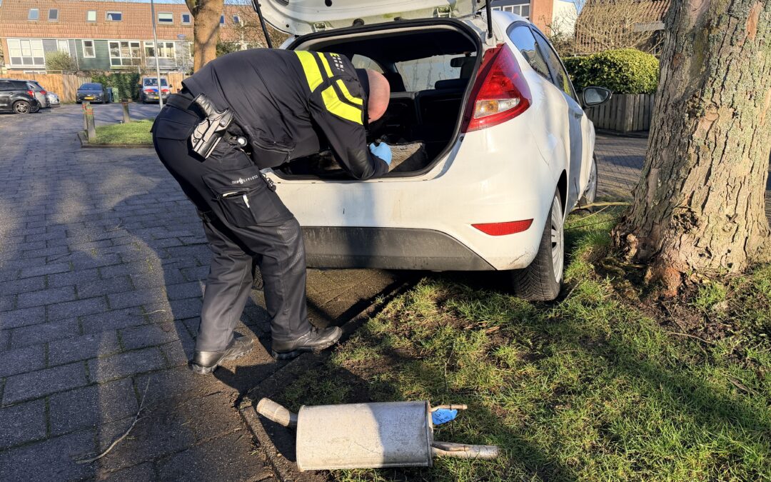 Man aangehouden na vondst verdovende middelen en vuurwapen gelijkend voorwerp in Alkmaar