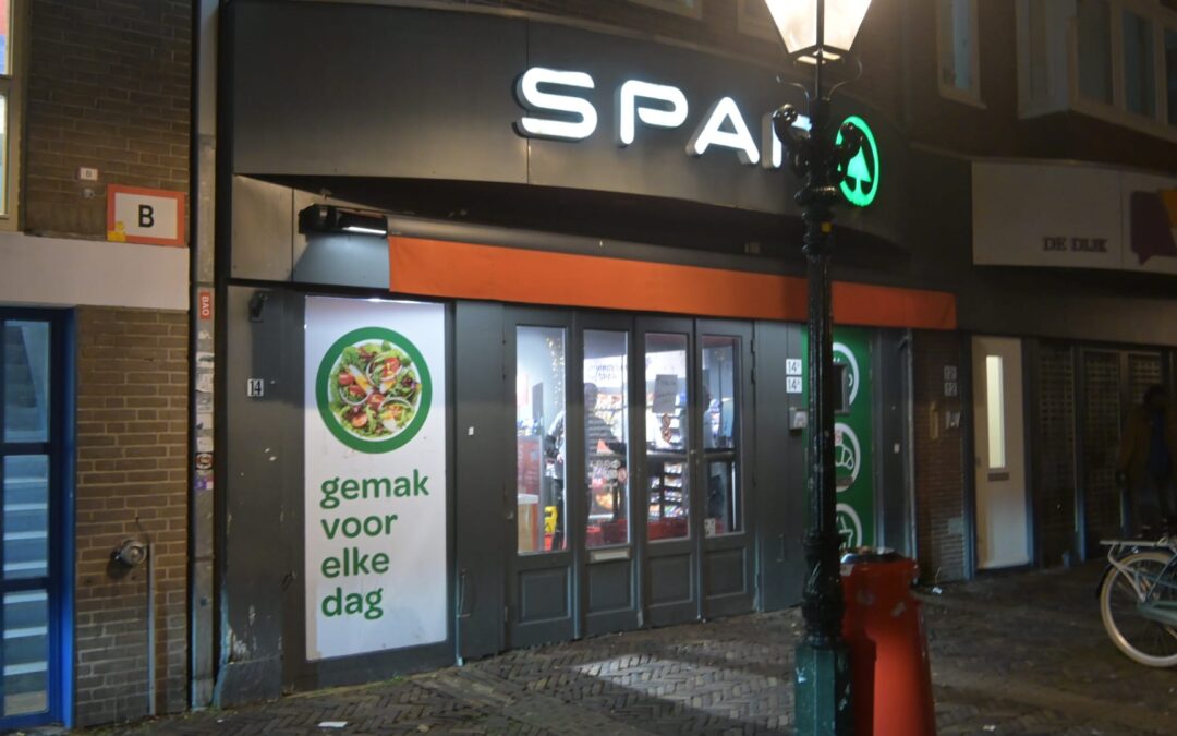 Politie bekijkt camerabeelden na zware vechtpartij bij Spar Alkmaar