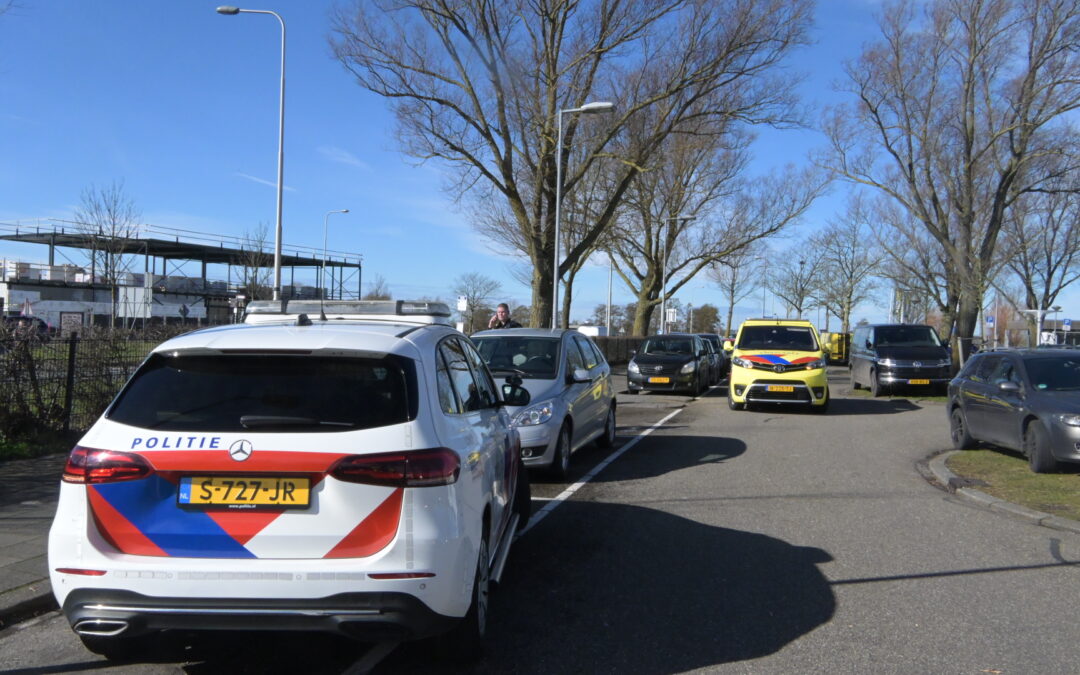 Fietser geschept door auto