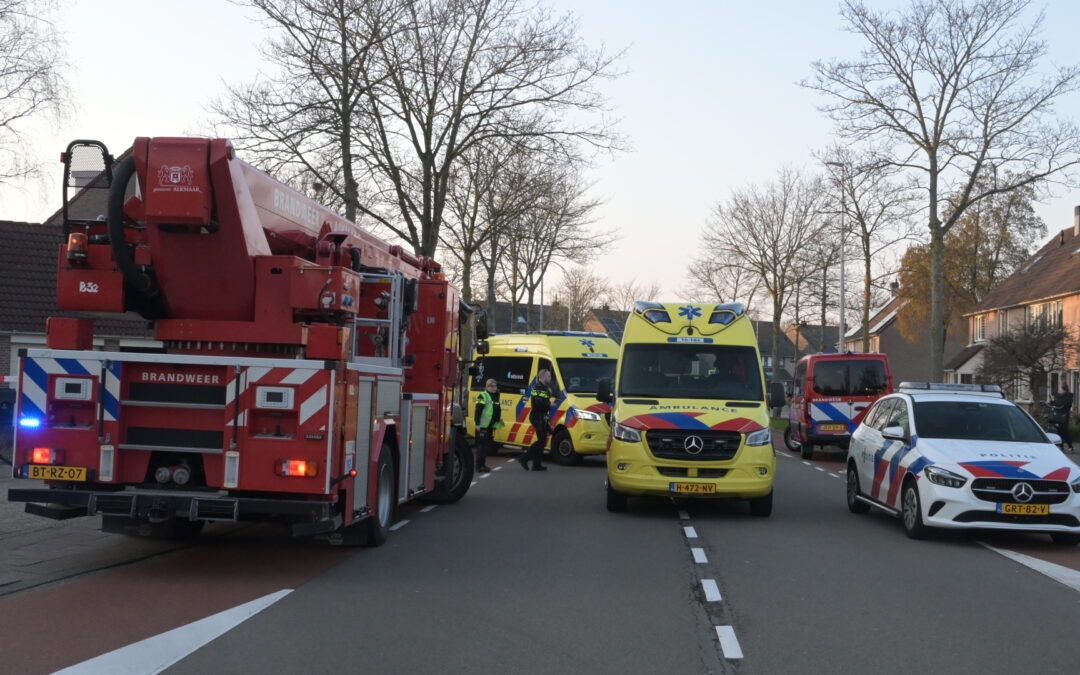 Bovenwoning in Alkmaar volledig uitgebrand bewoner onder begeleiding naar het ziekenhuis