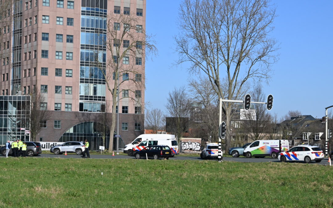 ongeluk op Kooimeerplein zorgt voor verkeerschaos