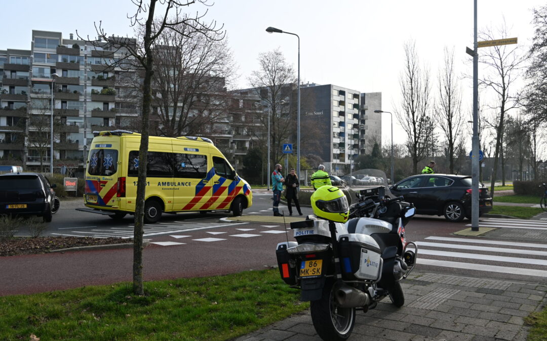 Fietser aangereden op de rotonde in Castricum Castricum slachtoffer naar ziekenhuis