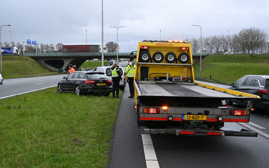 Kop-staartbotsing zorgt voor flinke vertraging op N242 bij Alkmaar