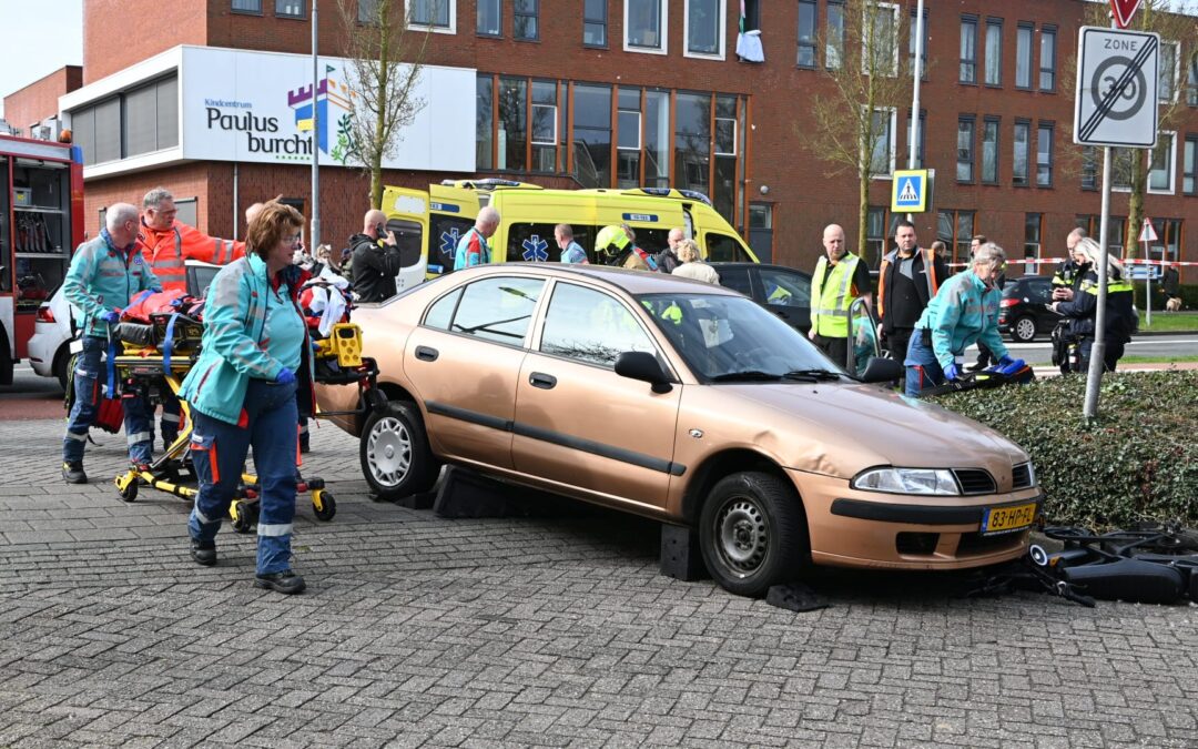 Castricum – Update: twee jongens zwaargewond naar ziekenhuis na ongeval Oranjelaan