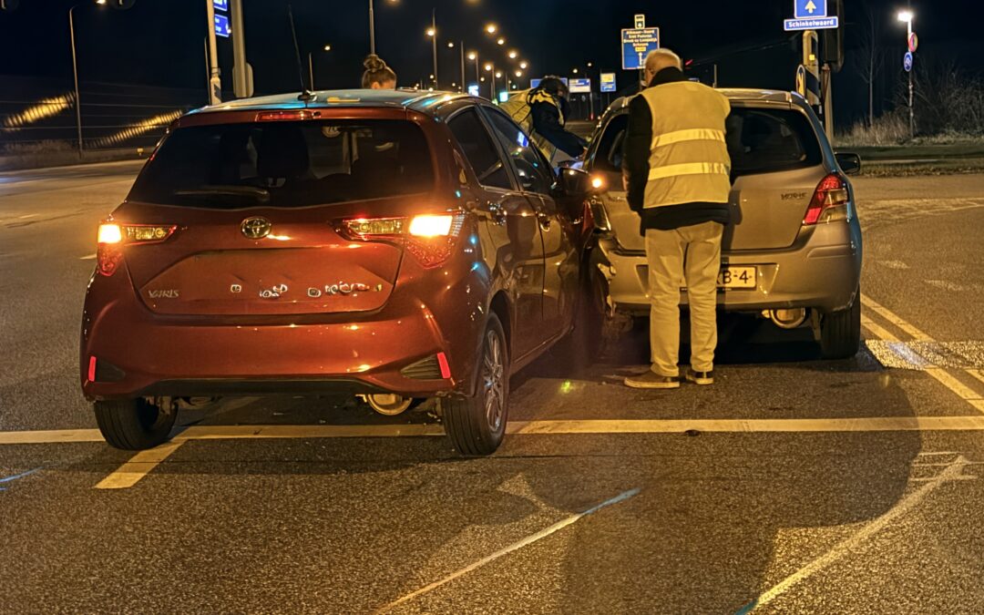 Kopstaartbotsing op Huiswaarderweg veel materiële schade