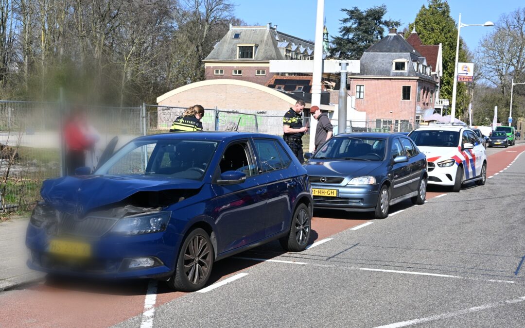 Kopstaart botsing op de kennemerstraatweg in Alkmaar