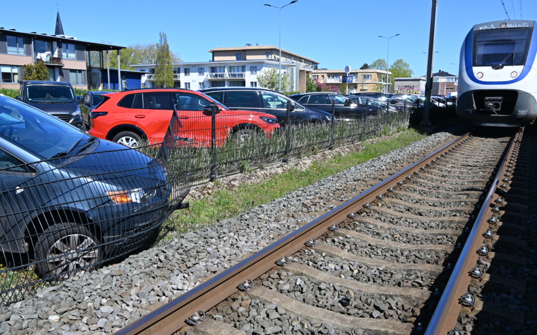 Auto op het spoor treinverkeer flink ontregeld