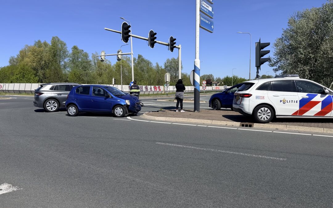 Auto’s botsen op kruising Nieuwe Schermerweg
