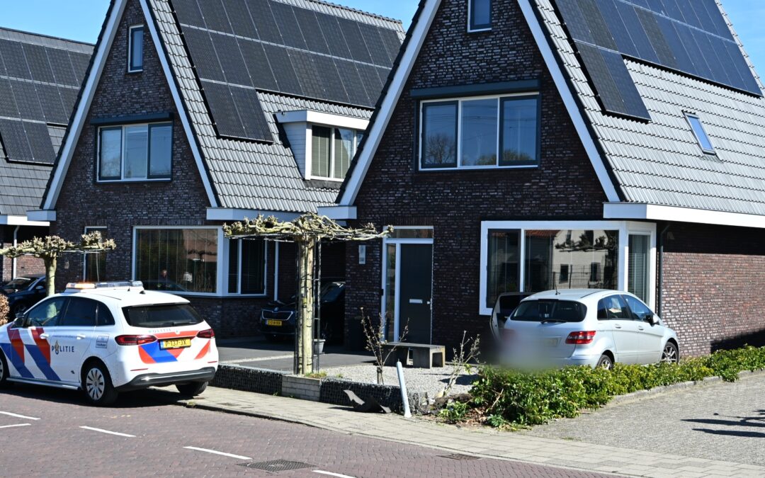Auto belandt in voortuin na ongeval in Heiloo- rijbewijs ingevorderd artikel 130