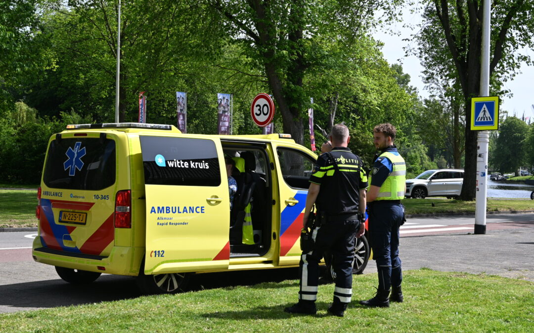 Kop-staartbotsing op rotonde Geesterweg in Alkmaar
