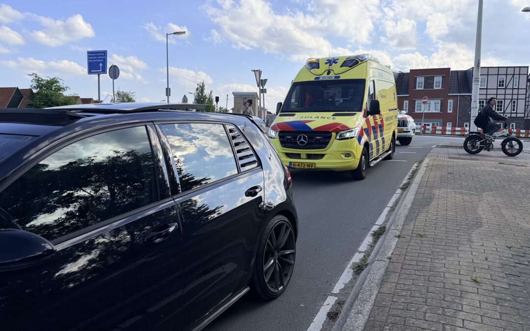Maaltijdbezorger gewond na harde aanrijding op Zeswielen in Alkmaar