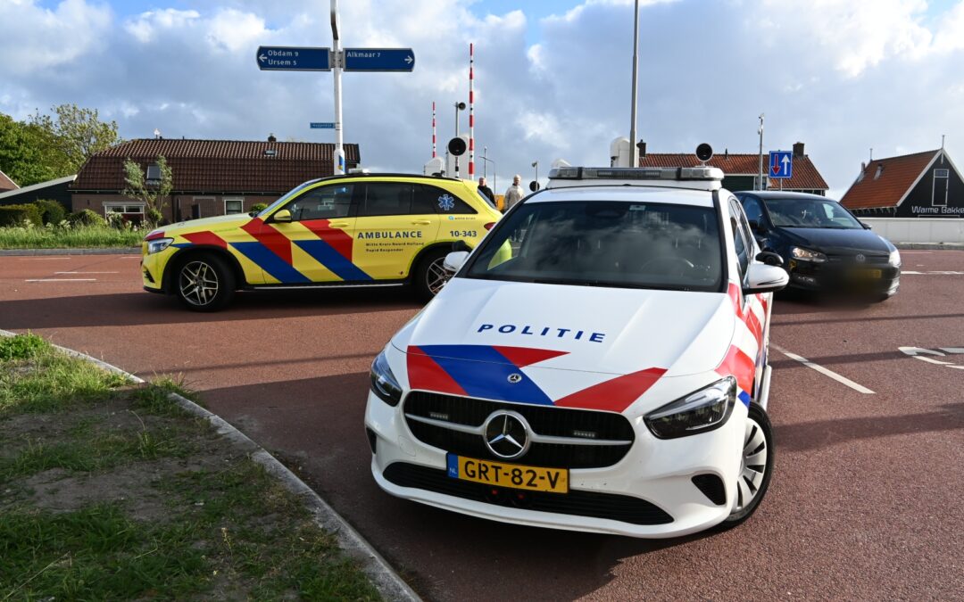 Aanrijding door negeren stopbord op Huygendijk in Dorpsstraat in Oterleek