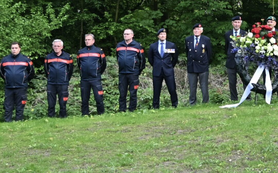 Dodenherdenking in Heiloo met stille tocht en ceremonie bij monument HEILOO