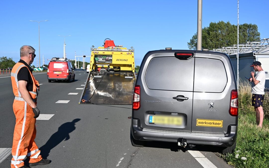 Flinke schade na aanrijding op N242 bij Alkmaar
