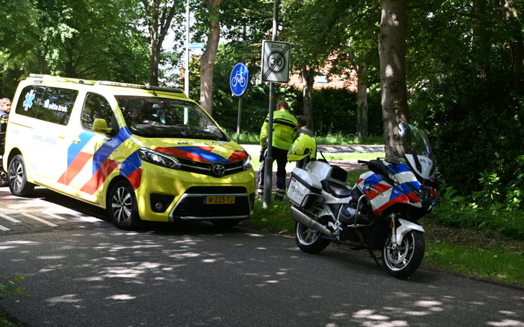 Scootmobiel belandt in greppel langs Landweg in Bergen