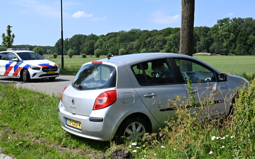 Botsing op Kanaalweg in Heiloo: beide auto’s krijgen WOK-melding.