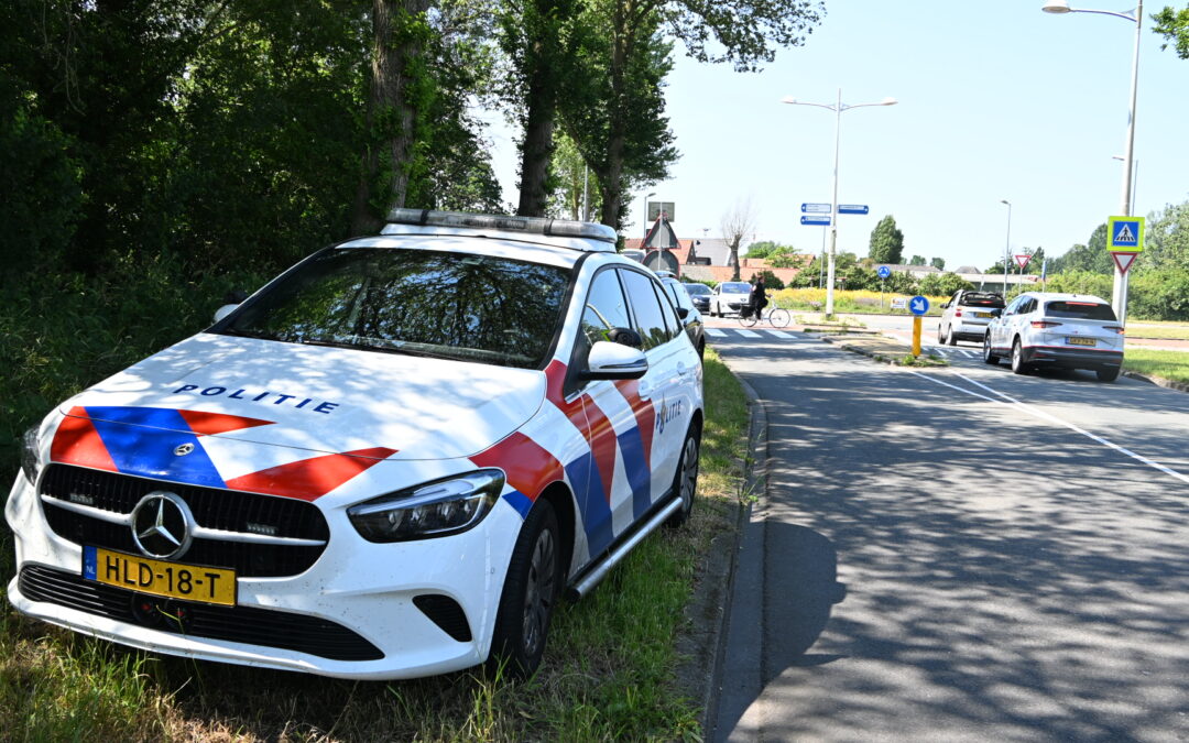 Fietser zwaargewond bij aanrijding in Alkmaar, bestuurder aangehouden.