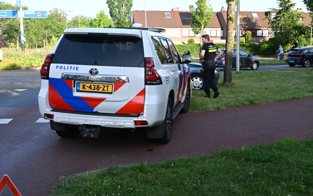 Stuur breekt af tijdens rit op rotonde in Castricum, bestuurster komt met schrik vrij