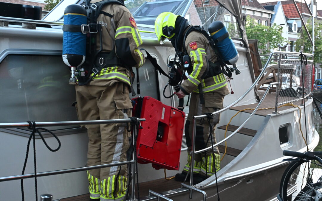 Oververhitte accu’s zorgen voor brandgevaar op boot in Oudorp