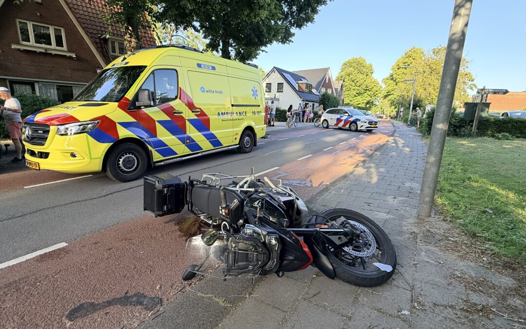 Twee gewonden bij ongeval tussen motor en auto in Schoorl