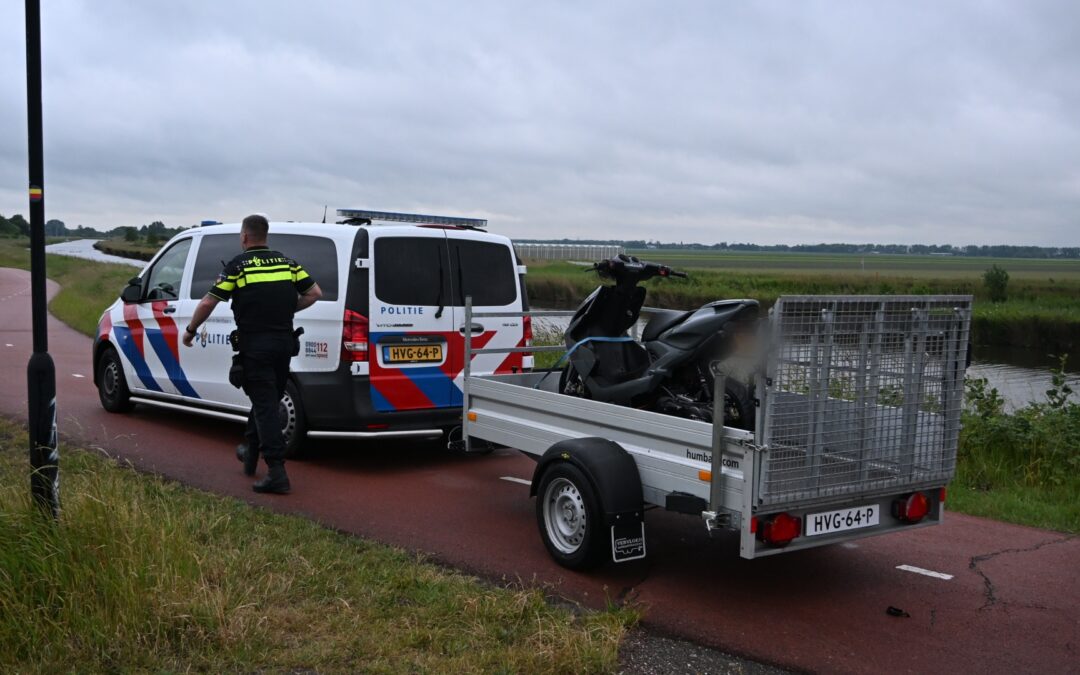 Scooterrijder raakt scooter kwijt na rit van 110 kilometer per uur