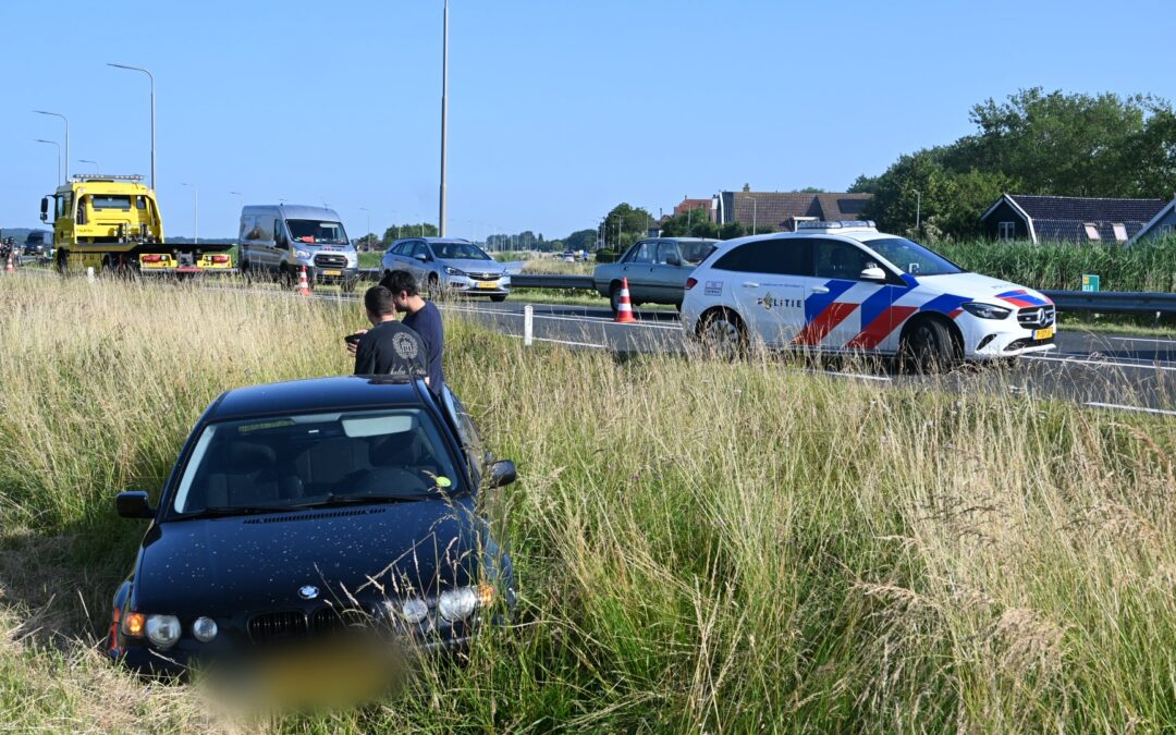 Drie auto’s betrokken bij ongeval op N9 bij Bergen, weg richting Den Helder afgesloten