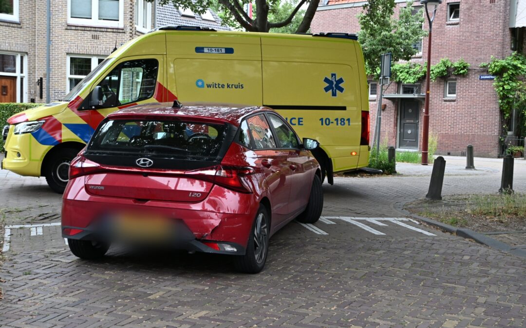 Automobilist naar ziekenhuis na aanrijding in Alkmaar